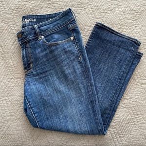 AMERICAN EAGLE ARTIST CROP JEANS